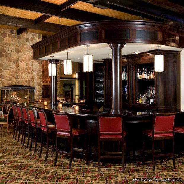 Summit Village Bellaire Restaurant bilde